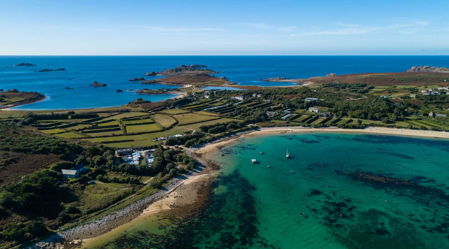 home to seven bird species, including the shag, razorbill, and herring gull- one of the smallest island in the world