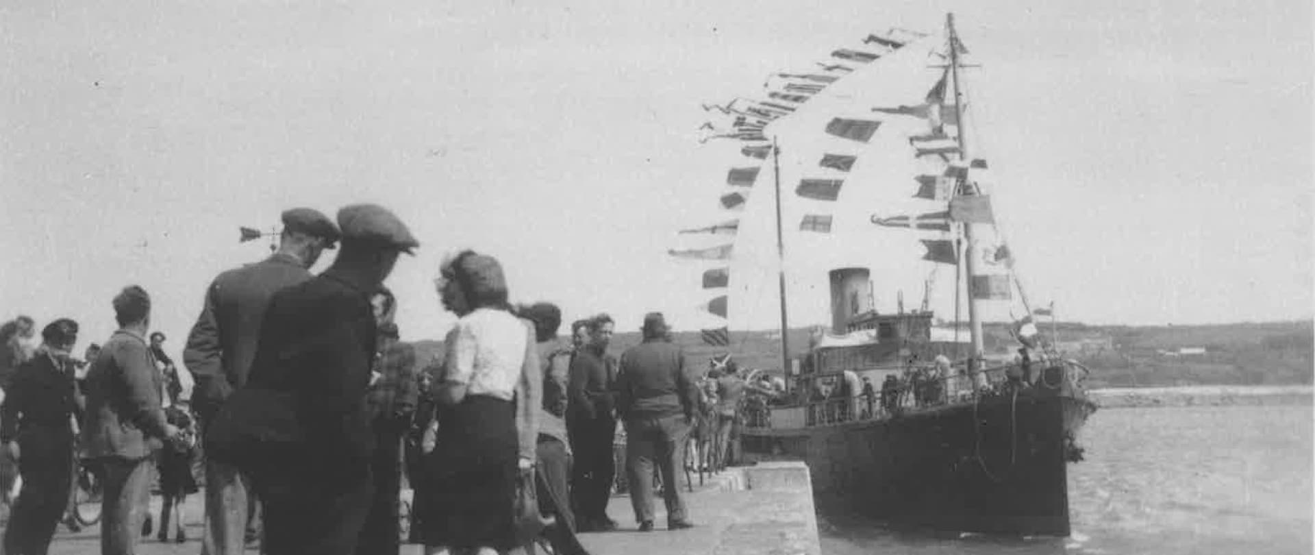 Scillonian dressed to celebrating the end of World War 2