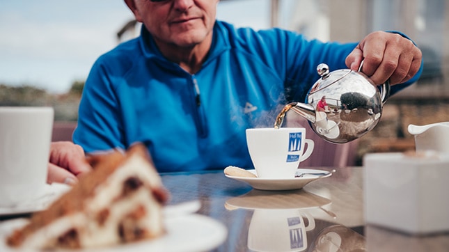 Alfresco Dinning on Bryher in Aurumn - Isles of Scilly