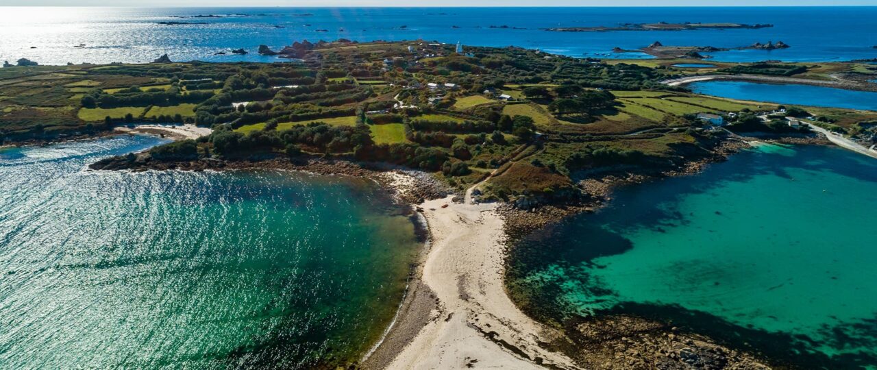 Drone view of The Bar (tombolo) joining St Agnes with Gugh at low tide - Isles of Scilly