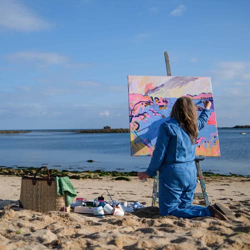 Emily Powell painting on a beach, Isles of Scilly