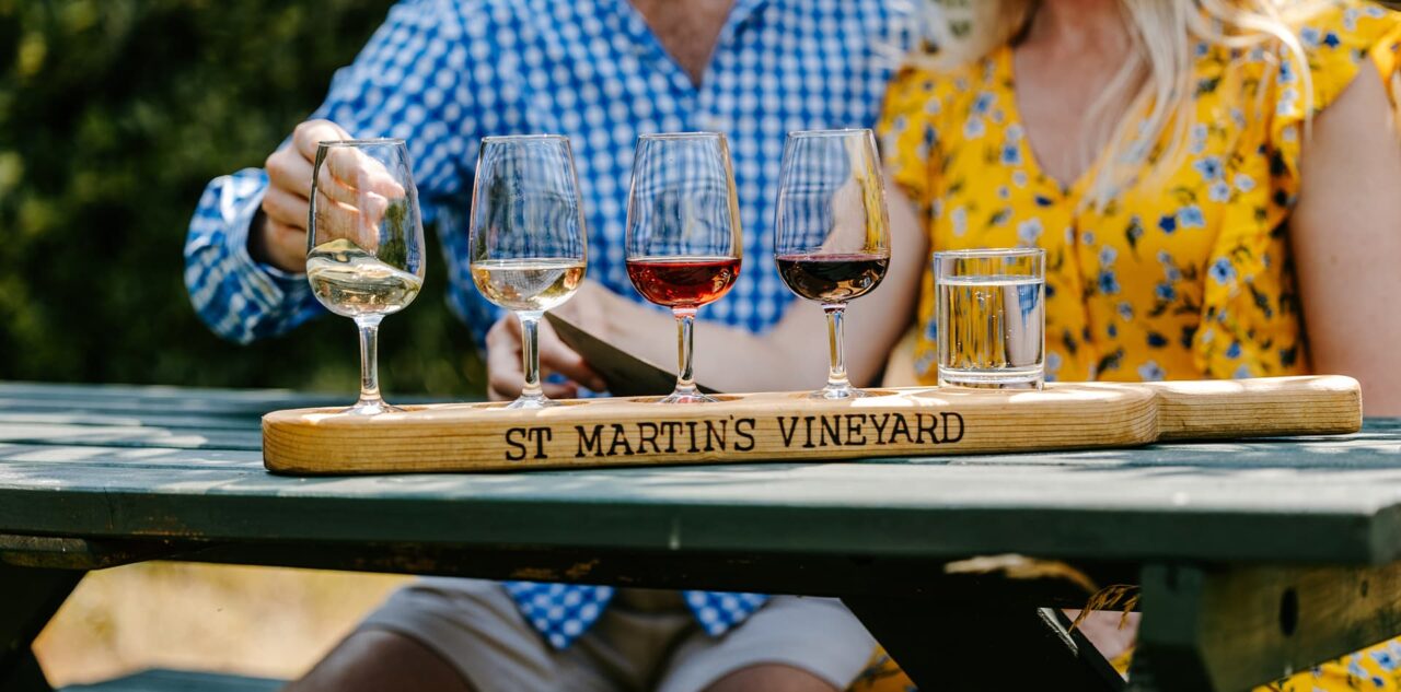 couple-wine-tasting-st-martin's-vineyard-isles-of-scilly