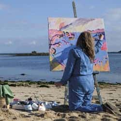 Emily Powell painting on a beach in the Isles of Scilly 