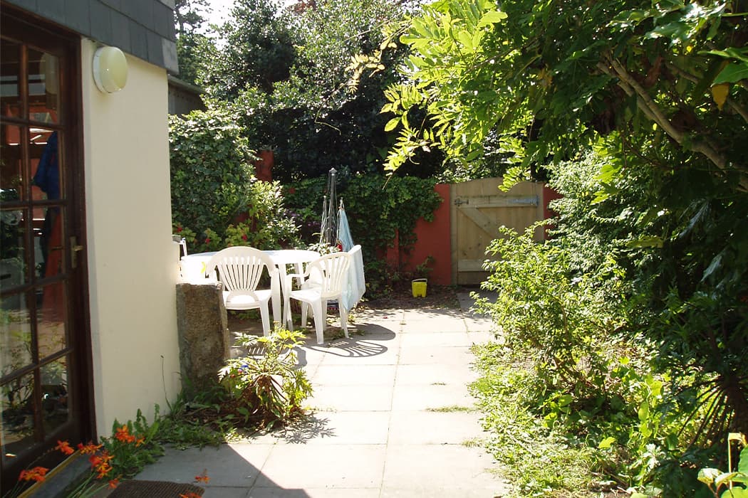 Lunnon Farm - Self-catering accommodation - outside Medlar cottage - St Mary's, Isles of Scilly