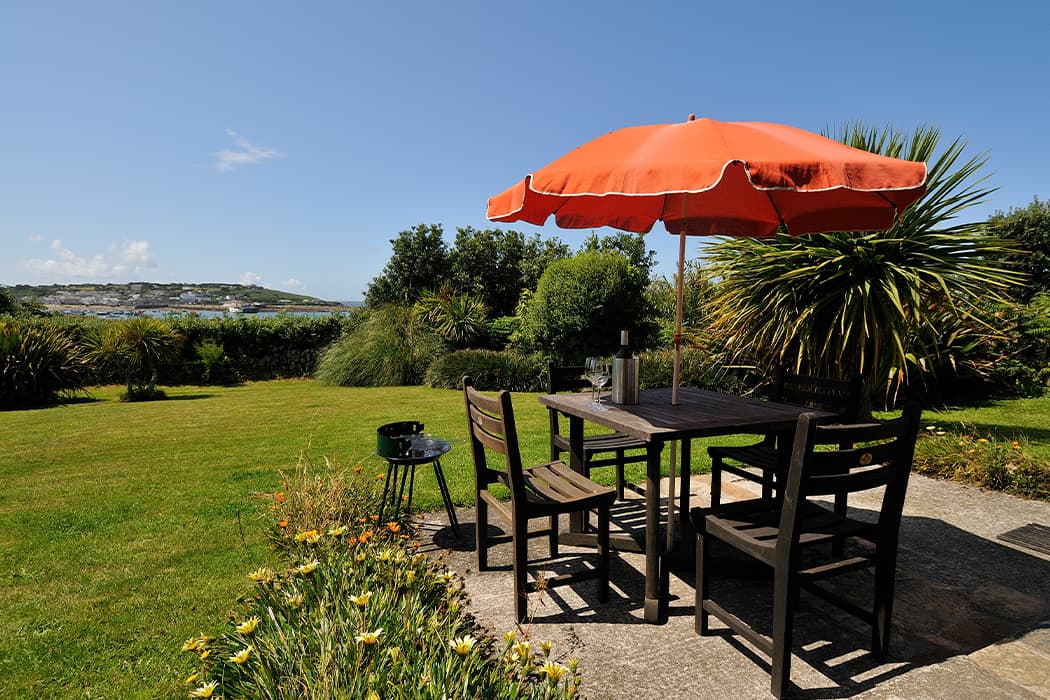 Seaways Farm Holiday Homes - Standing stones garden - St Mary's