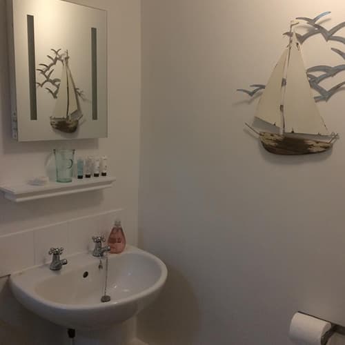 Bathroom, Smugglers Cottage,self-catering, St Agnes, Isles of Scilly